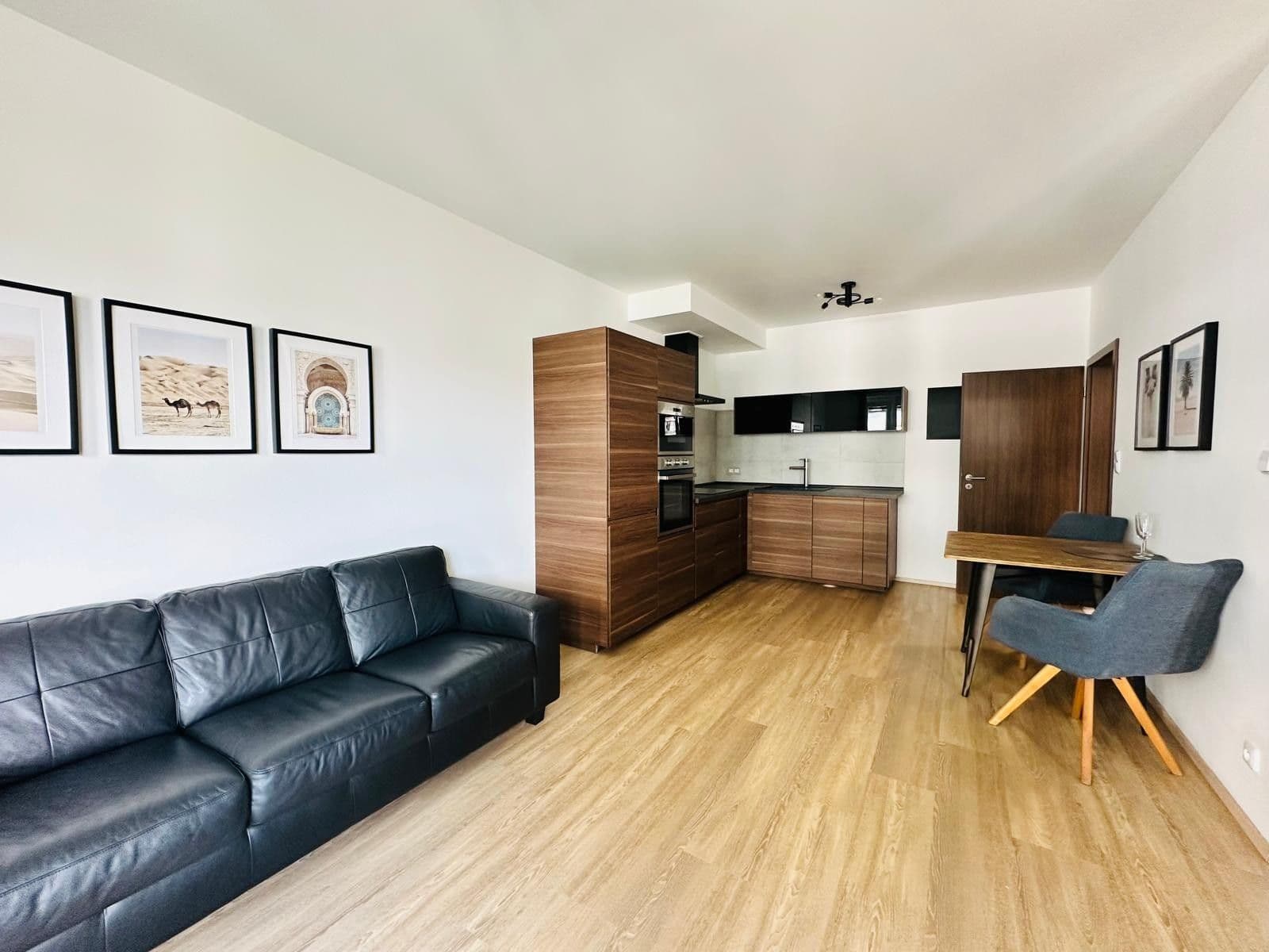 Prenájom bytu 2-izbový 58 m², Makedonská, Praha, Praha Prenájom bytu 2-izbový 58 m², Makedonská, Praha, Praha
