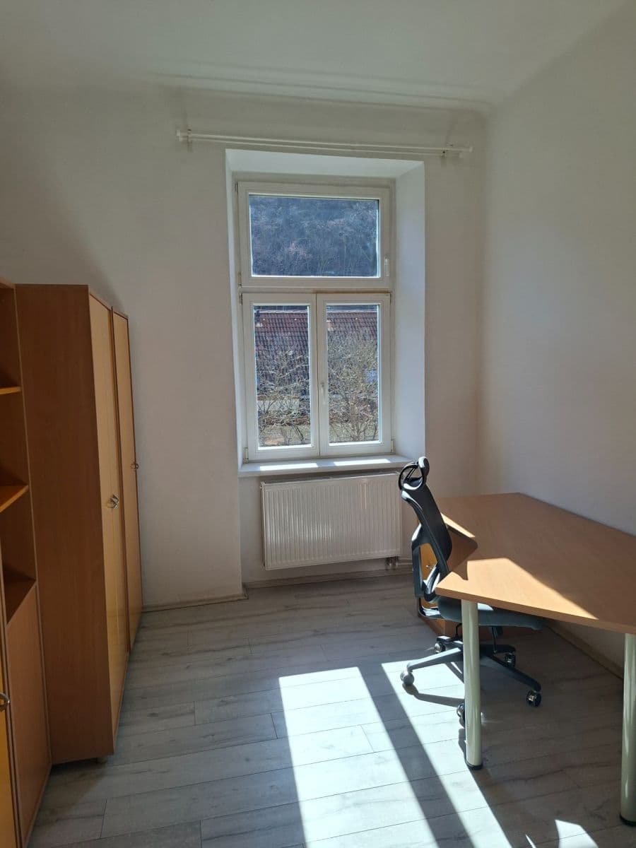 Prenájom bytu 3-izbový 20 m², Pernerova, Praha, Praha Prenájom bytu 3-izbový 20 m², Pernerova, Praha, Praha