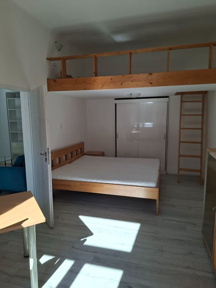 Prenájom bytu 3-izbový 20 m², Pernerova, Praha, Praha Prenájom bytu 3-izbový 20 m², Pernerova, Praha, Praha