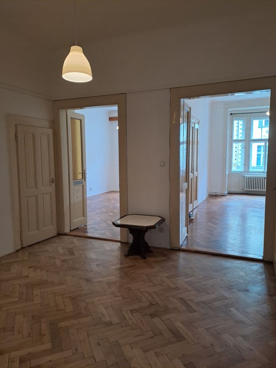 Prenájom bytu 3-izbový 110 m², Kafkova, Praha, Praha Prenájom bytu 3-izbový 110 m², Kafkova, Praha, Praha