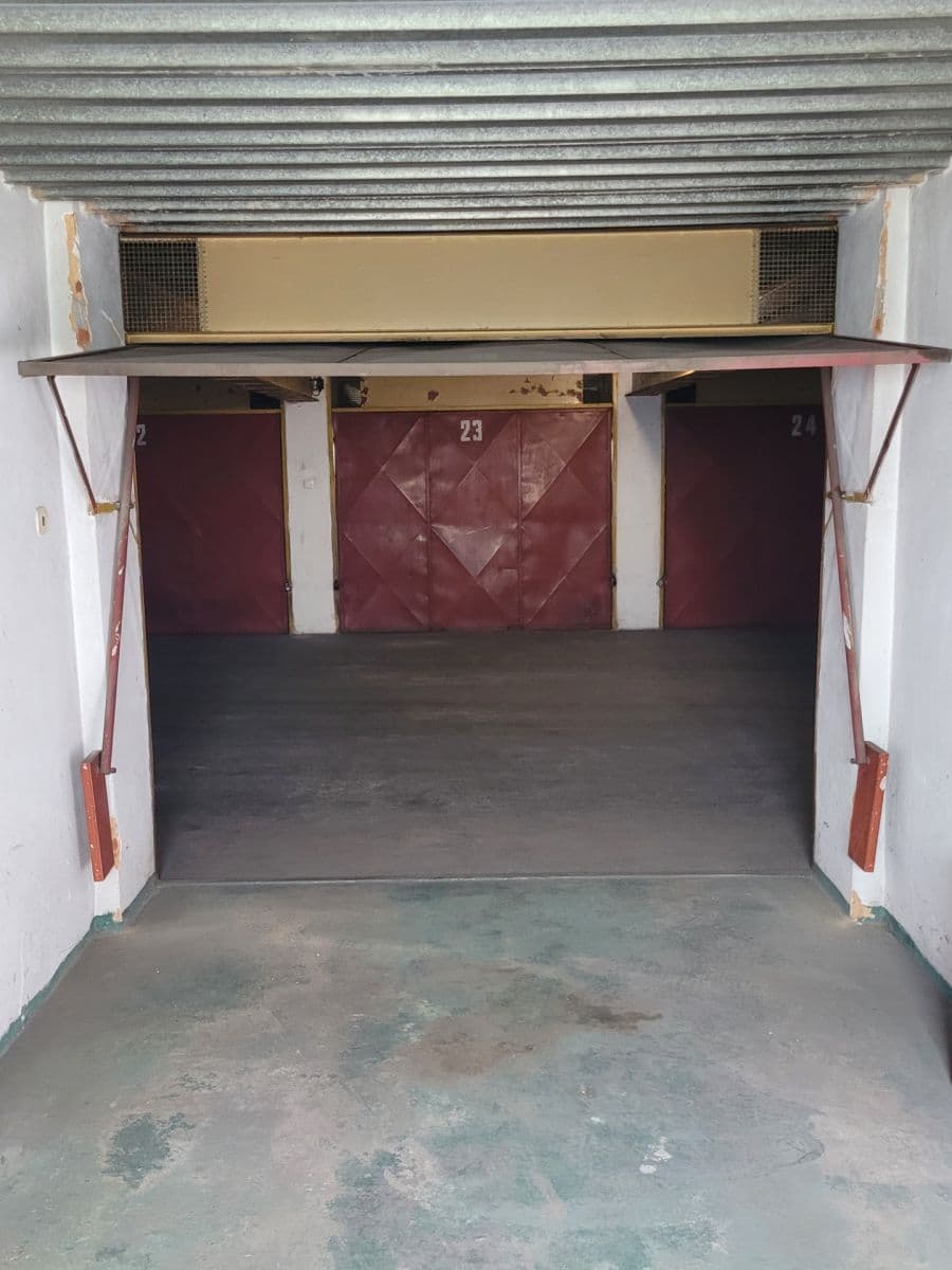 Prenájom garáže 14 m², Brožíkova, Plzeň, Plzeňský kraj Prenájom garáže 14 m², Brožíkova, Plzeň, Plzeňský kraj