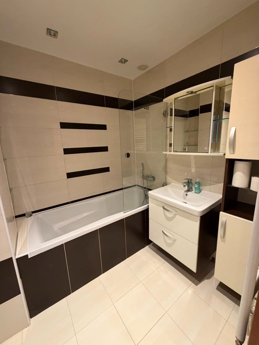 Prenájom bytu 2-izbový 74 m², Toužimská, Praha, Praha Prenájom bytu 2-izbový 74 m², Toužimská, Praha, Praha
