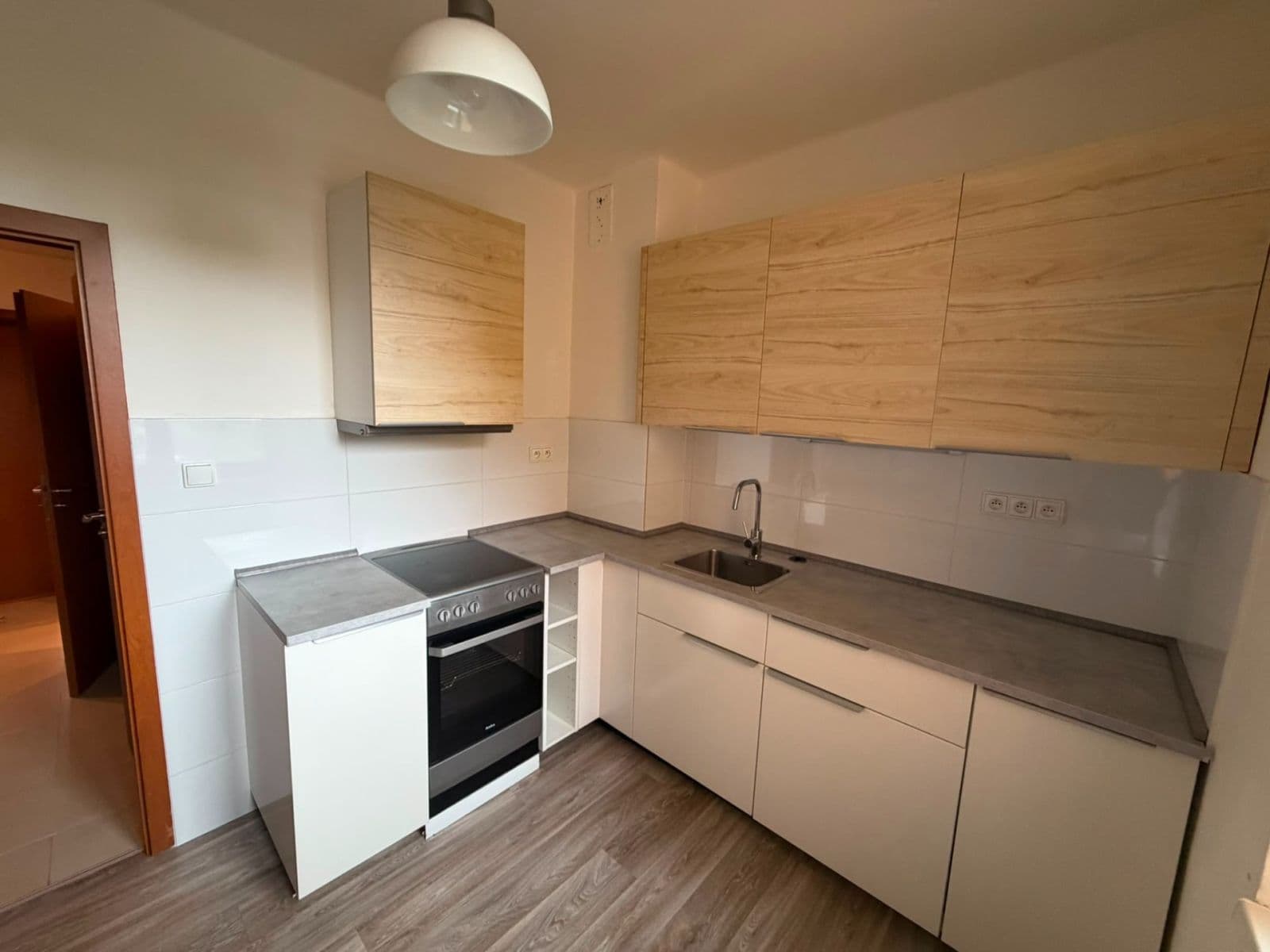 Prenájom bytu 2-izbový 74 m², Toužimská, Praha, Praha Prenájom bytu 2-izbový 74 m², Toužimská, Praha, Praha