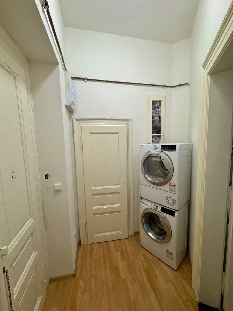 Prenájom bytu 1-izbový 26 m², Bulharská, Praha, Praha Prenájom bytu 1-izbový 26 m², Bulharská, Praha, Praha