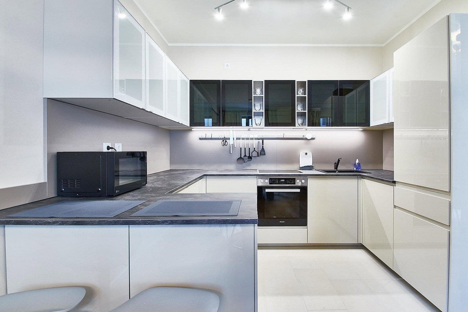 Prenájom bytu 2-izbový 59 m², Beuthstr.12, Berlin, Berlín Prenájom bytu 2-izbový 59 m², Beuthstr.12, Berlin, Berlín