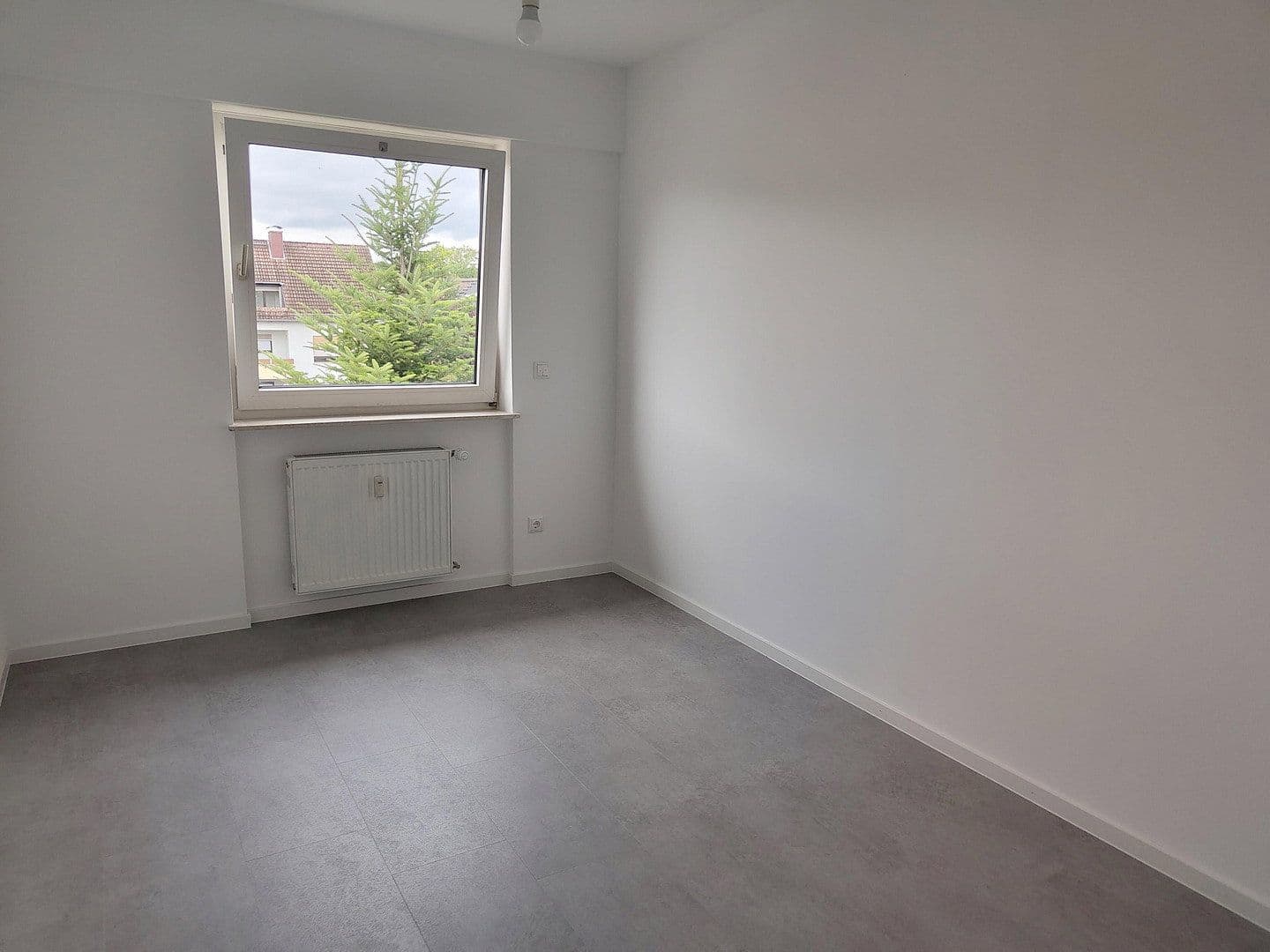 Prenájom bytu 4-izbový 95 m², Rödermark, Hesensko Prenájom bytu 4-izbový 95 m², Rödermark, Hesensko