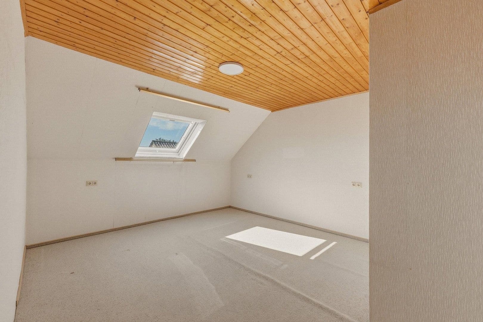 Predaj domu 146 m², pozemok 775 m², Erbach, Bádensko-Wurttembersko Predaj domu 146 m², pozemok 775 m², Erbach, Bádensko-Wurttembersko