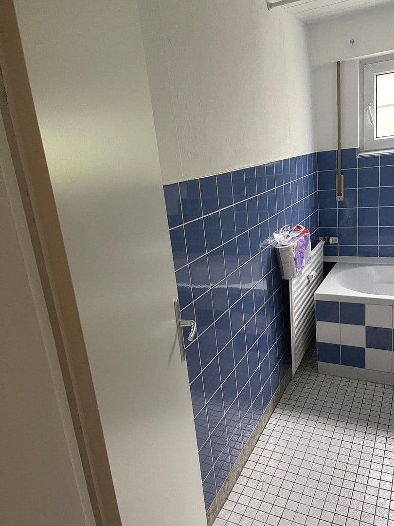 Prenájom bytu 6-izbový 70 m², Im Immenthal 60, Neunkirchen-Seelscheid, Severné Porýnie - Westfálsko Prenájom bytu 6-izbový 70 m², Im Immenthal 60, Neunkirchen-Seelscheid, Severné Porýnie - Westfálsko