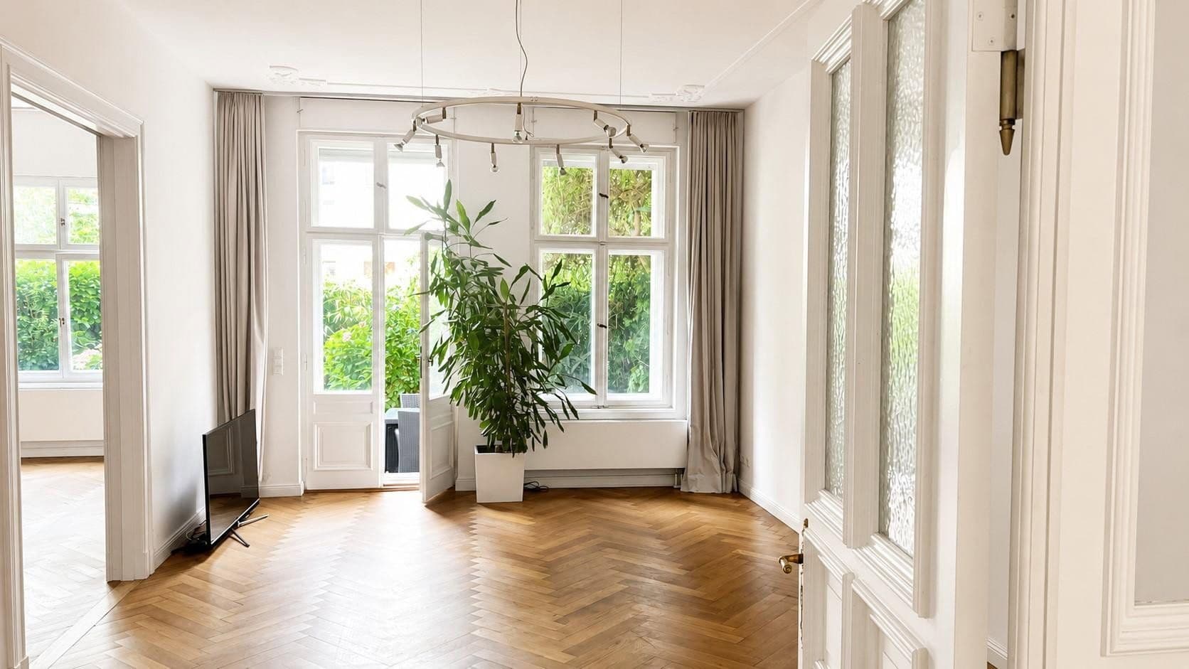 Prenájom bytu 6-izbový 220 m², Berlin, Berlín Prenájom bytu 6-izbový 220 m², Berlin, Berlín