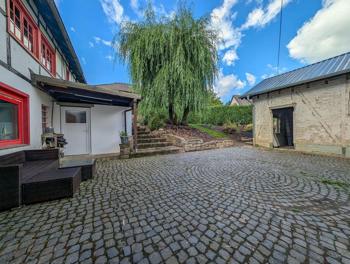 Predaj domu 250 m², pozemok 1.211 m², Hanfer Straße 22, Hennef (Sieg), Severné Porýnie - Westfálsko Predaj domu 250 m², pozemok 1.211 m², Hanfer Straße 22, Hennef (Sieg), Severné Porýnie - Westfálsko