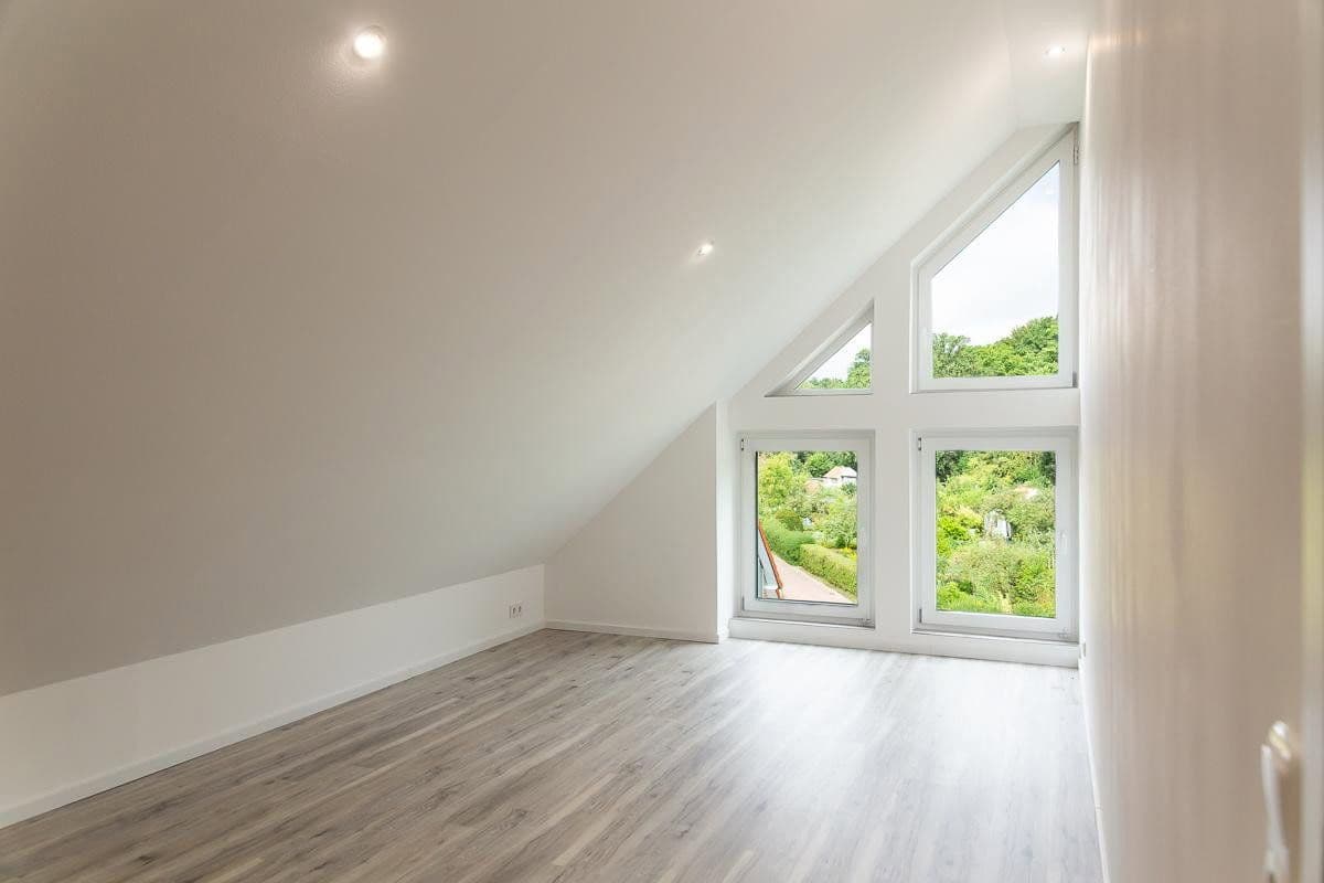 Predaj domu 339 m², pozemok 800 m², Hemmingen, Dolné Sasko Predaj domu 339 m², pozemok 800 m², Hemmingen, Dolné Sasko