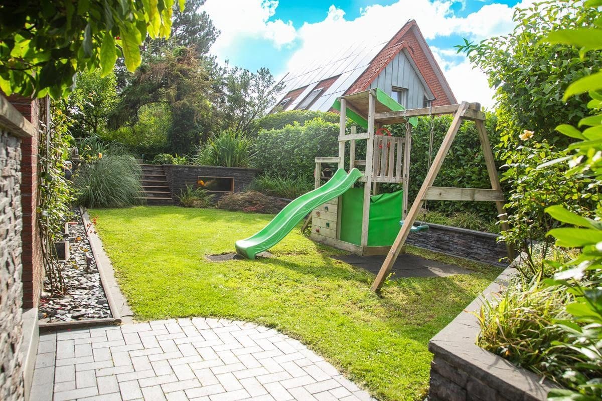 Predaj domu 339 m², pozemok 800 m², Hemmingen, Dolné Sasko Predaj domu 339 m², pozemok 800 m², Hemmingen, Dolné Sasko