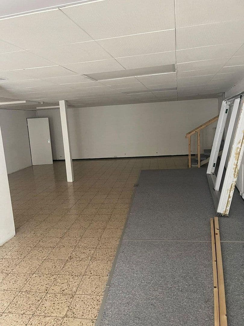 Prenájom kancelárie 440 m², Schloßstraße 21, Hechingen, Bádensko-Wurttembersko Prenájom kancelárie 440 m², Schloßstraße 21, Hechingen, Bádensko-Wurttembersko