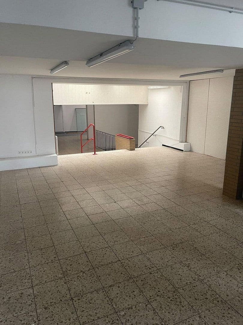 Prenájom kancelárie 440 m², Schloßstraße 21, Hechingen, Bádensko-Wurttembersko Prenájom kancelárie 440 m², Schloßstraße 21, Hechingen, Bádensko-Wurttembersko