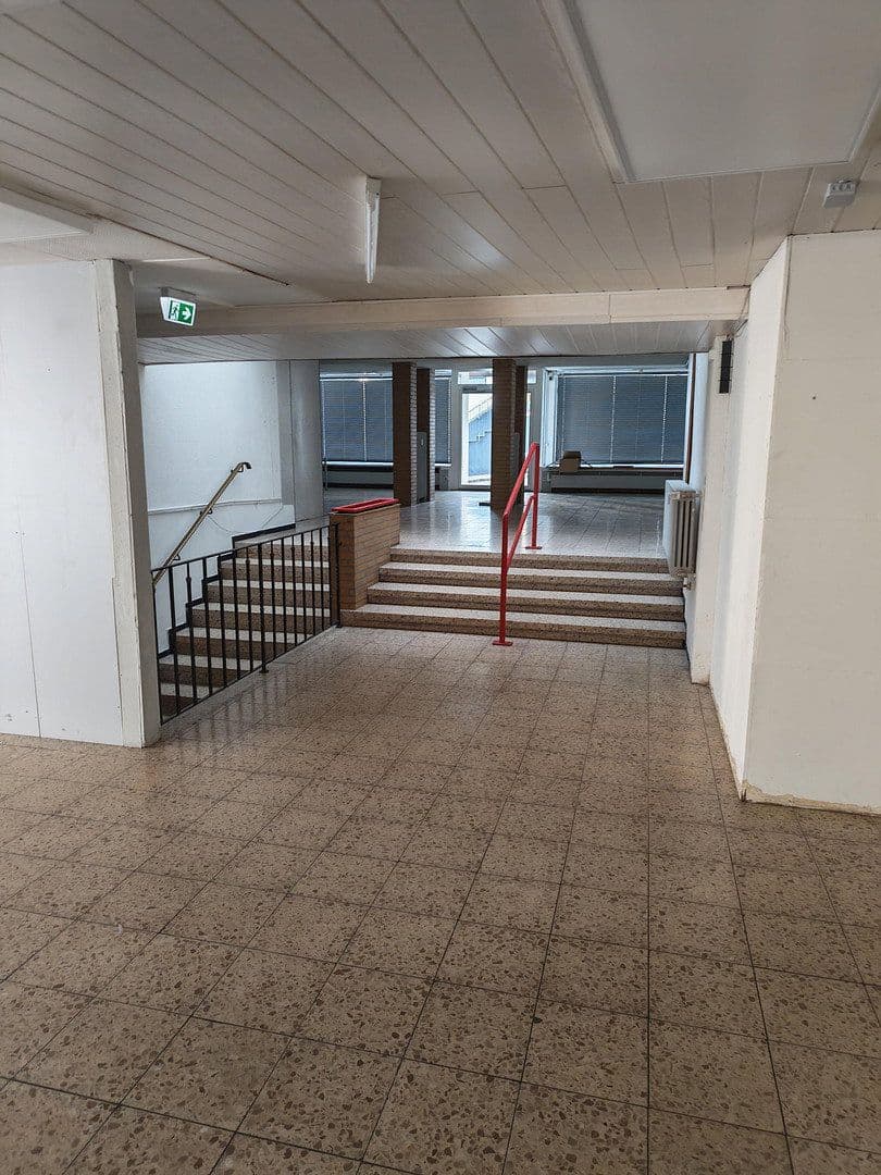Prenájom kancelárie 440 m², Schloßstraße 21, Hechingen, Bádensko-Wurttembersko Prenájom kancelárie 440 m², Schloßstraße 21, Hechingen, Bádensko-Wurttembersko