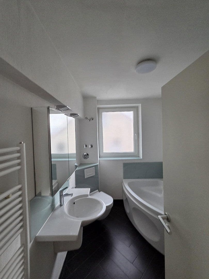 Prenájom bytu 3-izbový 91 m², Ackerwinde 23, Köln, Severné Porýnie - Westfálsko Prenájom bytu 3-izbový 91 m², Ackerwinde 23, Köln, Severné Porýnie - Westfálsko