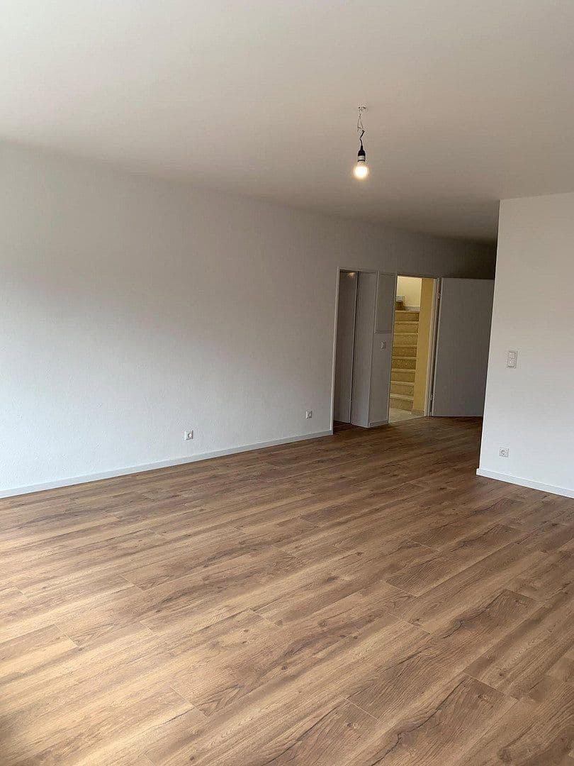 Prenájom bytu 3-izbový 84 m², Neu-Isenburg, Hesensko Prenájom bytu 3-izbový 84 m², Neu-Isenburg, Hesensko