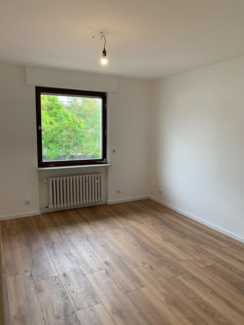 Prenájom bytu 3-izbový 84 m², Neu-Isenburg, Hesensko Prenájom bytu 3-izbový 84 m², Neu-Isenburg, Hesensko