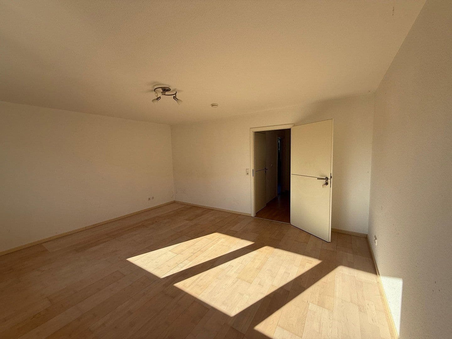 Predaj domu 131 m², pozemok 196 m², Kiefernweg 1, Rheinstetten, Bádensko-Wurttembersko Predaj domu 131 m², pozemok 196 m², Kiefernweg 1, Rheinstetten, Bádensko-Wurttembersko