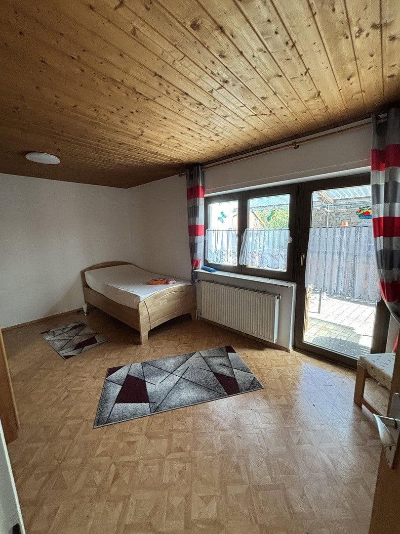 Prenájom domu 138 m², pozemok 234 m², Unkenbach, Porýnie-Falcko Prenájom domu 138 m², pozemok 234 m², Unkenbach, Porýnie-Falcko