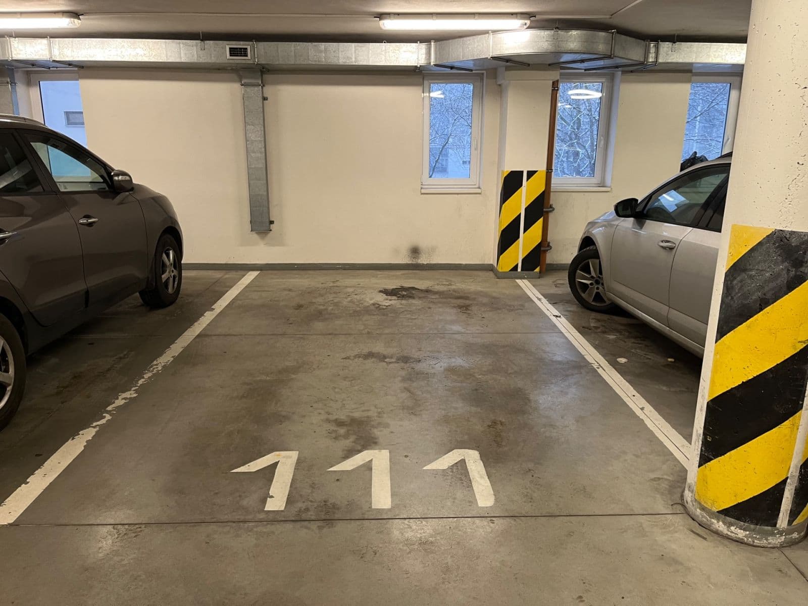 Prenájom garáže 12 m², Plzeňská, Praha, Praha Prenájom garáže 12 m², Plzeňská, Praha, Praha
