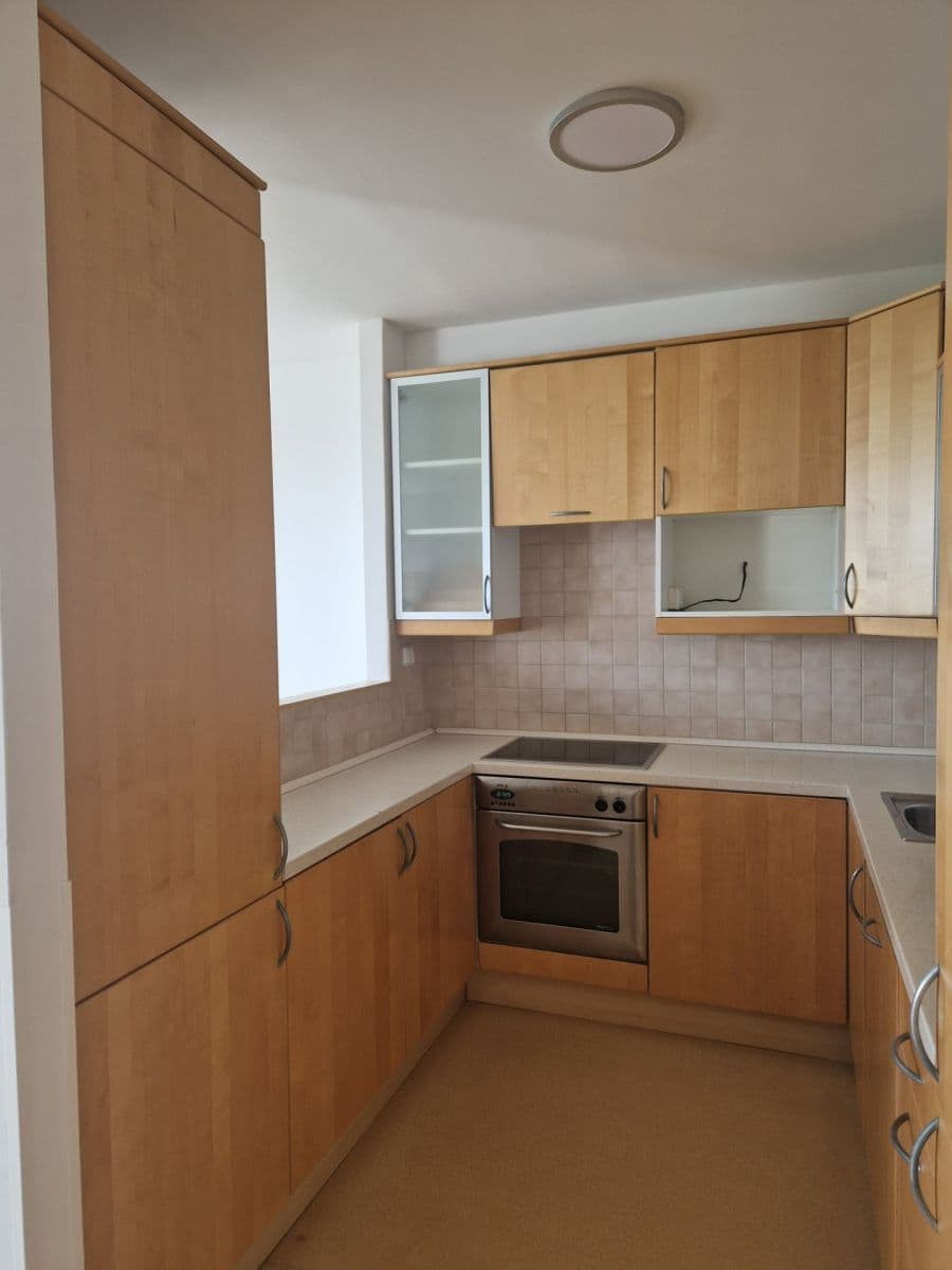 Prenájom bytu 3-izbový 78 m², Kettnerova, Praha, Praha Prenájom bytu 3-izbový 78 m², Kettnerova, Praha, Praha