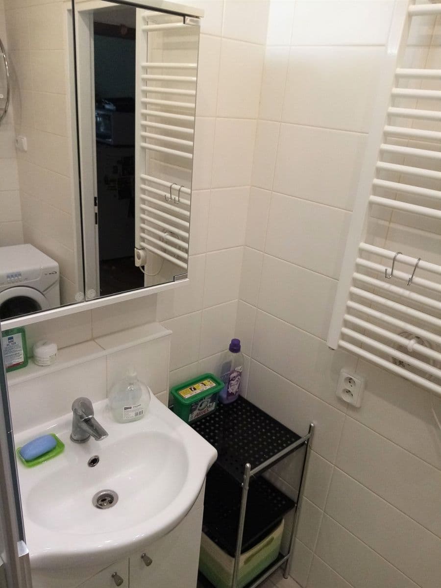 Prenájom bytu 30 m², Samohelova, Praha, Praha Prenájom bytu 30 m², Samohelova, Praha, Praha