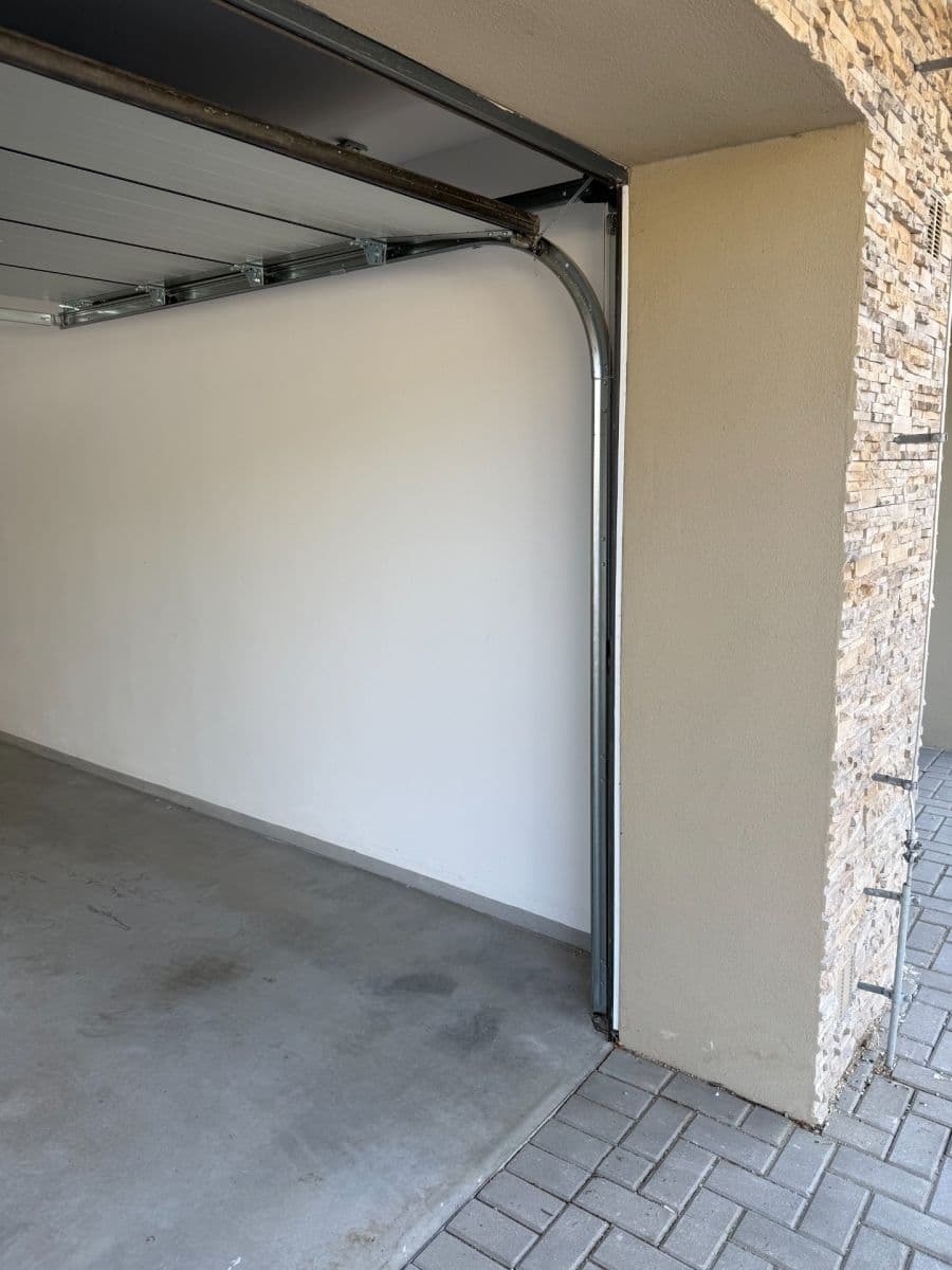 Prenájom garáže 18 m², Střední, Velké Meziříčí, Kraj Vysočina Prenájom garáže 18 m², Střední, Velké Meziříčí, Kraj Vysočina