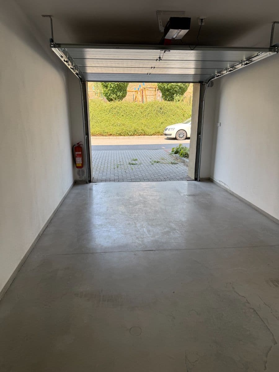 Prenájom garáže 18 m², Střední, Velké Meziříčí, Kraj Vysočina Prenájom garáže 18 m², Střední, Velké Meziříčí, Kraj Vysočina