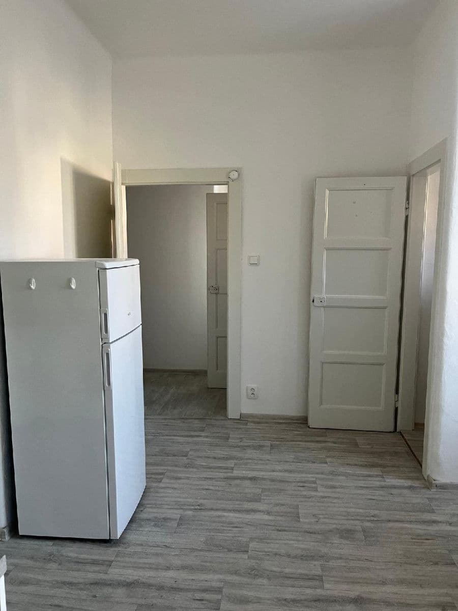 Prenájom bytu 1-izbový 45 m², Šmeralova, Olomouc, Olomoucký kraj Prenájom bytu 1-izbový 45 m², Šmeralova, Olomouc, Olomoucký kraj