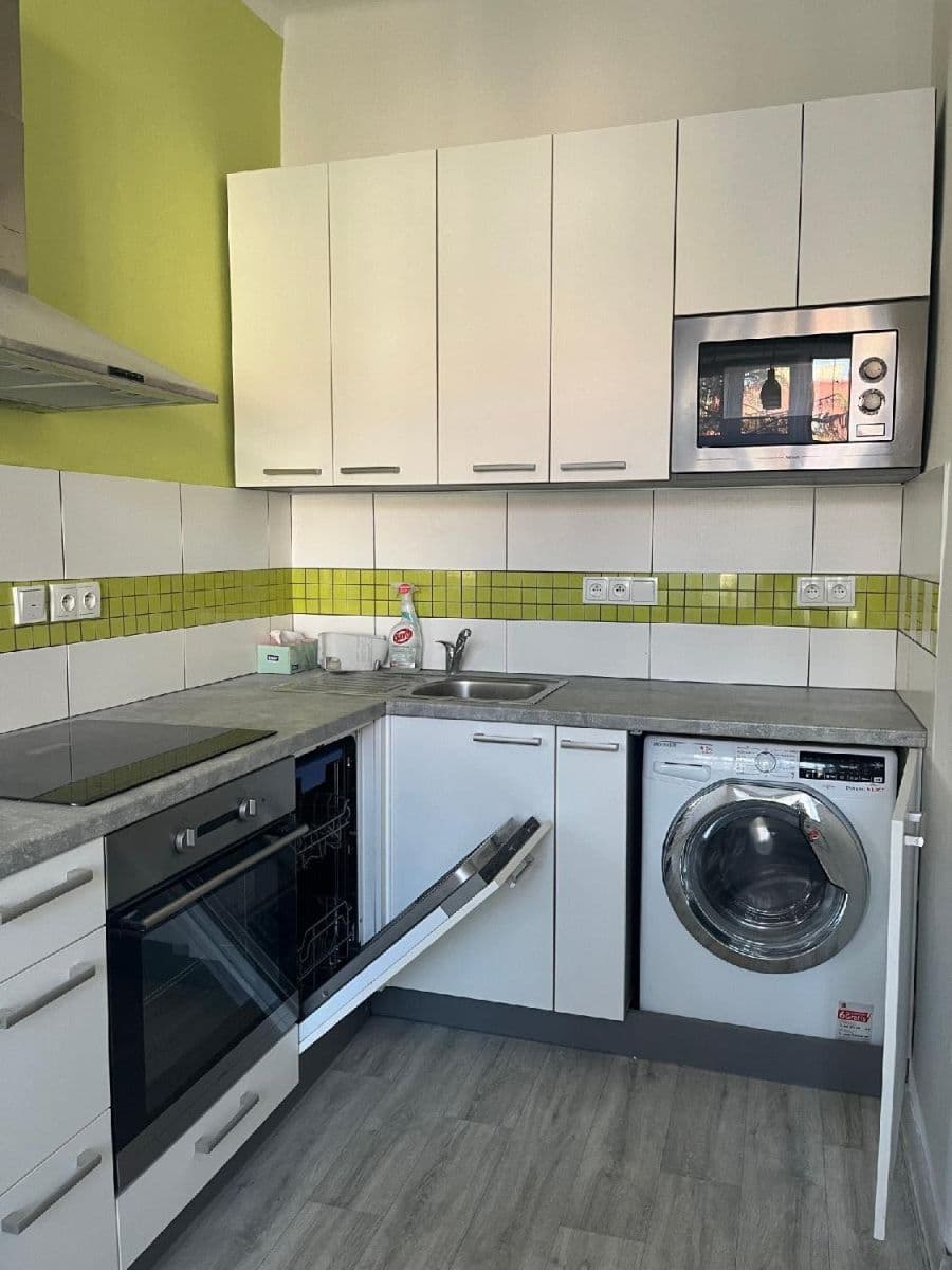 Prenájom bytu 1-izbový 45 m², Šmeralova, Olomouc, Olomoucký kraj Prenájom bytu 1-izbový 45 m², Šmeralova, Olomouc, Olomoucký kraj