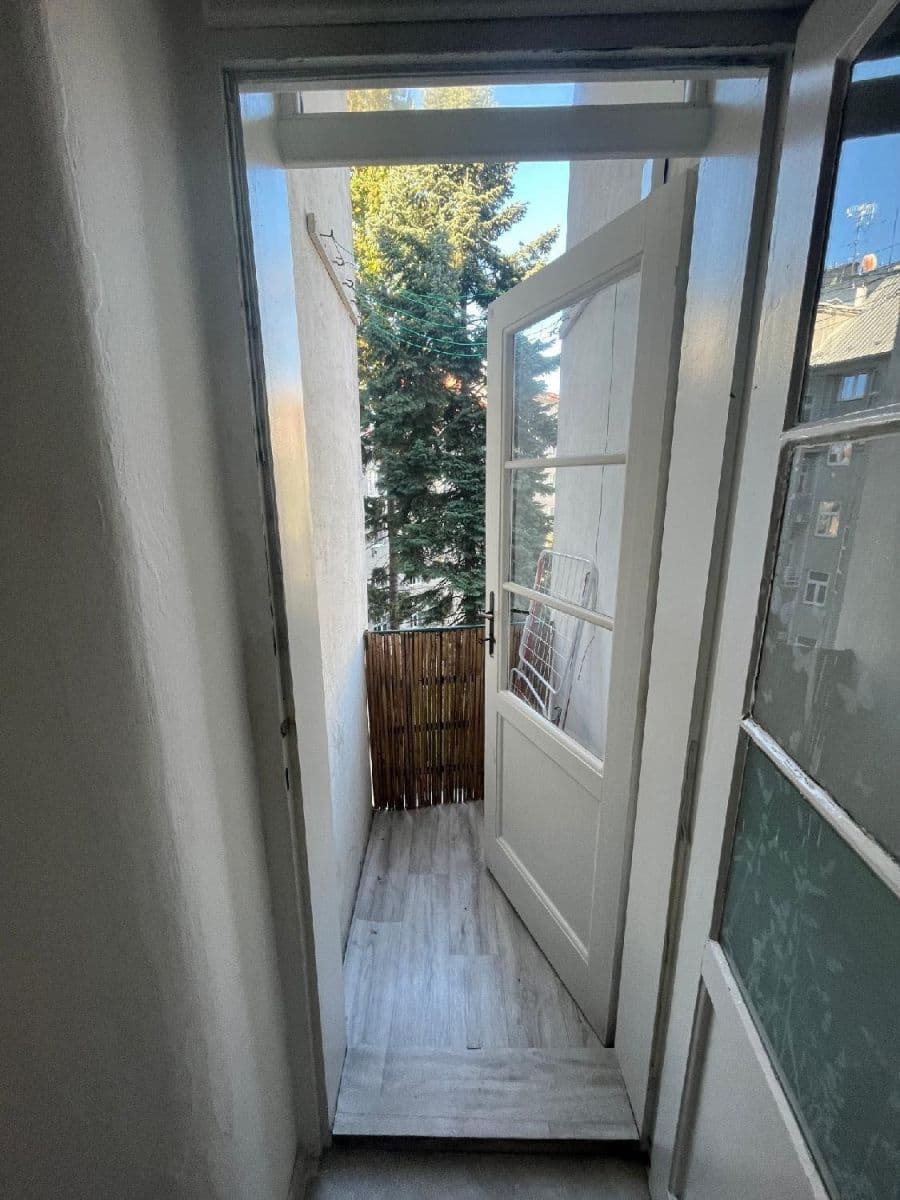 Prenájom bytu 1-izbový 45 m², Šmeralova, Olomouc, Olomoucký kraj Prenájom bytu 1-izbový 45 m², Šmeralova, Olomouc, Olomoucký kraj