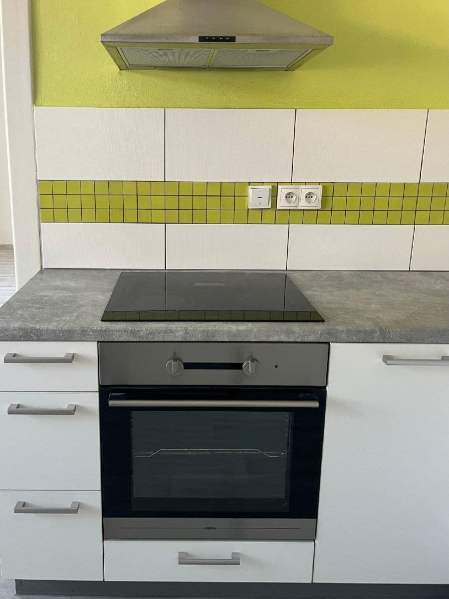 Prenájom bytu 1-izbový 45 m², Šmeralova, Olomouc, Olomoucký kraj Prenájom bytu 1-izbový 45 m², Šmeralova, Olomouc, Olomoucký kraj