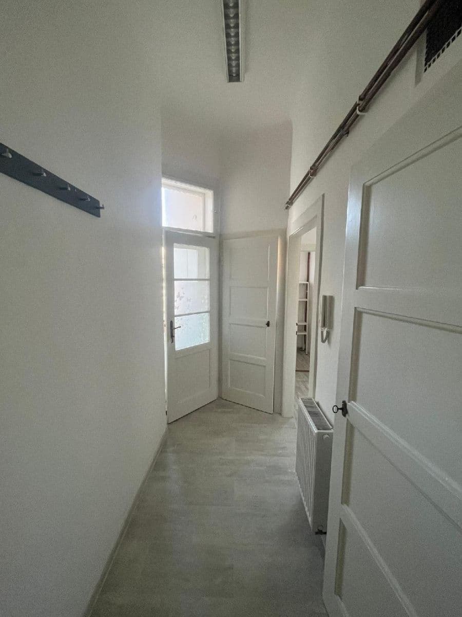 Prenájom bytu 1-izbový 45 m², Šmeralova, Olomouc, Olomoucký kraj Prenájom bytu 1-izbový 45 m², Šmeralova, Olomouc, Olomoucký kraj