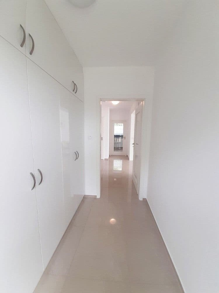 Prenájom bytu 4-izbový 150 m², Na Zlaté stoce, České Budějovice, Jihočeský kraj Prenájom bytu 4-izbový 150 m², Na Zlaté stoce, České Budějovice, Jihočeský kraj