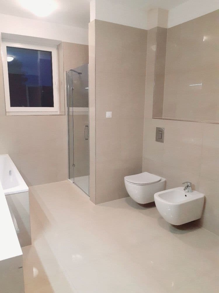 Prenájom bytu 4-izbový 150 m², Na Zlaté stoce, České Budějovice, Jihočeský kraj Prenájom bytu 4-izbový 150 m², Na Zlaté stoce, České Budějovice, Jihočeský kraj