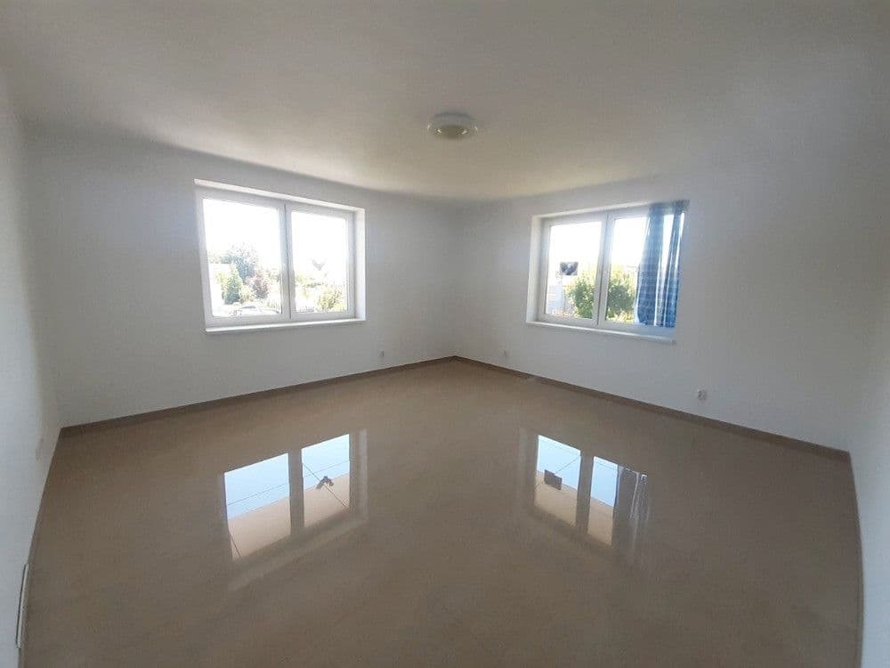 Prenájom bytu 4-izbový 150 m², Na Zlaté stoce, České Budějovice, Jihočeský kraj Prenájom bytu 4-izbový 150 m², Na Zlaté stoce, České Budějovice, Jihočeský kraj