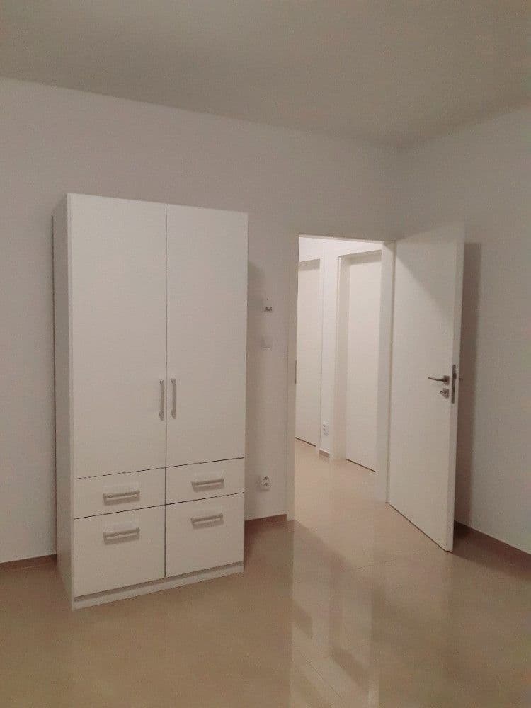 Prenájom bytu 4-izbový 150 m², Na Zlaté stoce, České Budějovice, Jihočeský kraj Prenájom bytu 4-izbový 150 m², Na Zlaté stoce, České Budějovice, Jihočeský kraj