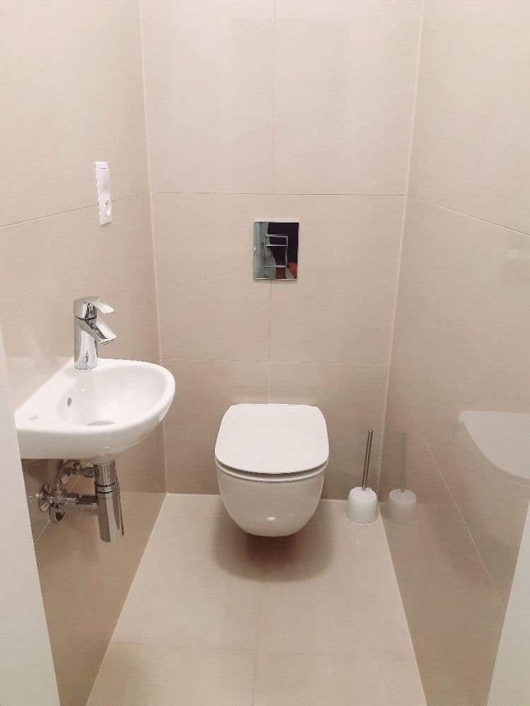 Prenájom bytu 4-izbový 150 m², Na Zlaté stoce, České Budějovice, Jihočeský kraj Prenájom bytu 4-izbový 150 m², Na Zlaté stoce, České Budějovice, Jihočeský kraj