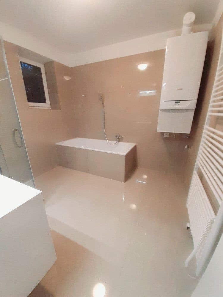 Prenájom bytu 4-izbový 150 m², Na Zlaté stoce, České Budějovice, Jihočeský kraj Prenájom bytu 4-izbový 150 m², Na Zlaté stoce, České Budějovice, Jihočeský kraj