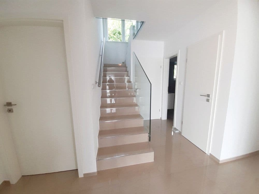 Prenájom bytu 4-izbový 150 m², Na Zlaté stoce, České Budějovice, Jihočeský kraj Prenájom bytu 4-izbový 150 m², Na Zlaté stoce, České Budějovice, Jihočeský kraj