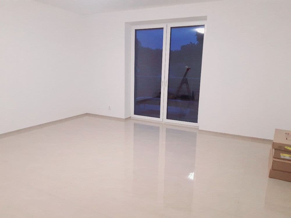 Prenájom bytu 4-izbový 150 m², Na Zlaté stoce, České Budějovice, Jihočeský kraj Prenájom bytu 4-izbový 150 m², Na Zlaté stoce, České Budějovice, Jihočeský kraj