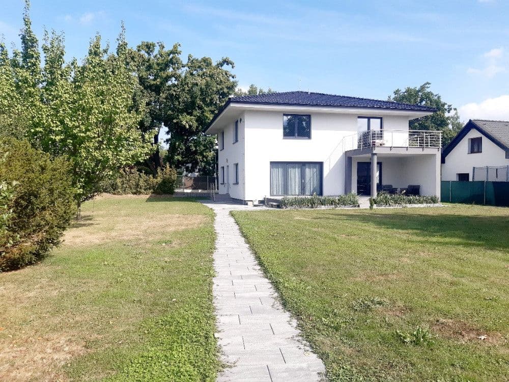 Prenájom bytu 4-izbový 150 m², Na Zlaté stoce, České Budějovice, Jihočeský kraj Prenájom bytu 4-izbový 150 m², Na Zlaté stoce, České Budějovice, Jihočeský kraj