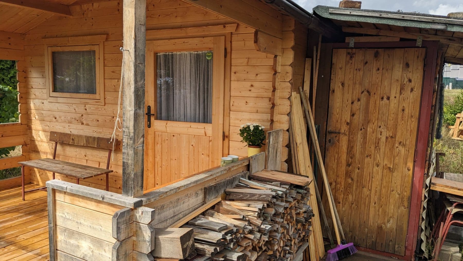 Predaj rekreačného objektu 16 m², pozemok 437 m², Hradec Králové, Královéhradecký kraj Predaj rekreačného objektu 16 m², pozemok 437 m², Hradec Králové, Královéhradecký kraj
