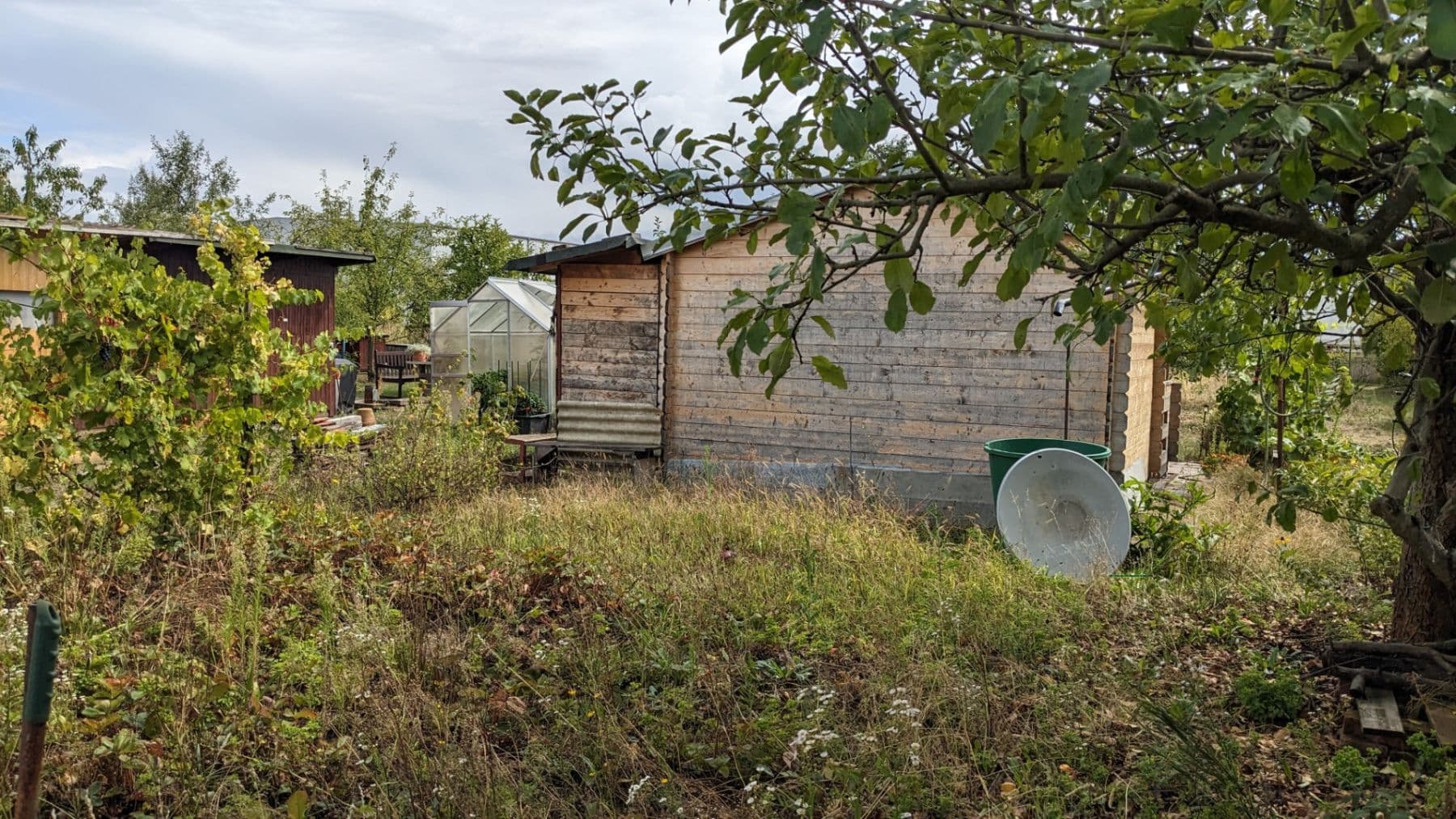Predaj rekreačného objektu 16 m², pozemok 437 m², Hradec Králové, Královéhradecký kraj Predaj rekreačného objektu 16 m², pozemok 437 m², Hradec Králové, Královéhradecký kraj