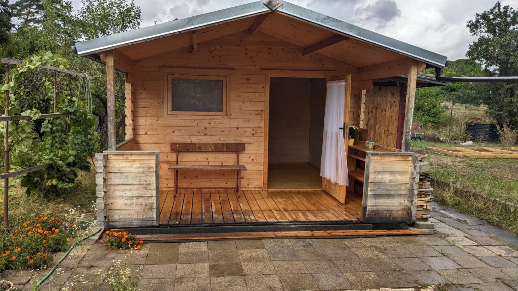 Predaj rekreačného objektu 16 m², pozemok 437 m², Hradec Králové, Královéhradecký kraj Predaj rekreačného objektu 16 m², pozemok 437 m², Hradec Králové, Královéhradecký kraj