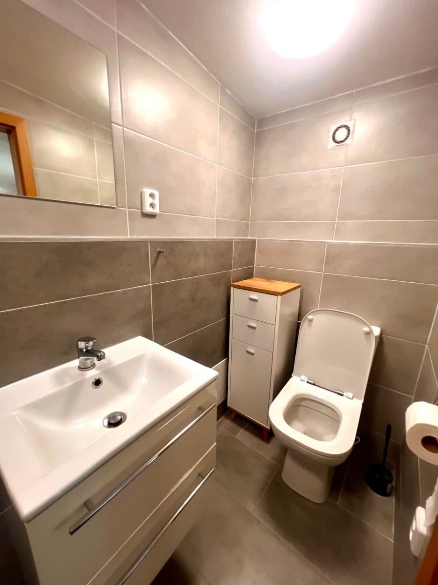 Predaj rekreačného objektu 145 m², pozemok 1.134 m², Hrob, Ústecký kraj Predaj rekreačného objektu 145 m², pozemok 1.134 m², Hrob, Ústecký kraj