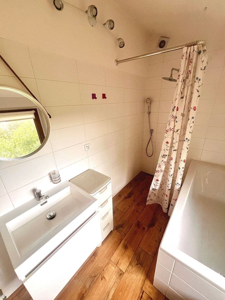 Predaj rekreačného objektu 145 m², pozemok 1.134 m², Hrob, Ústecký kraj Predaj rekreačného objektu 145 m², pozemok 1.134 m², Hrob, Ústecký kraj