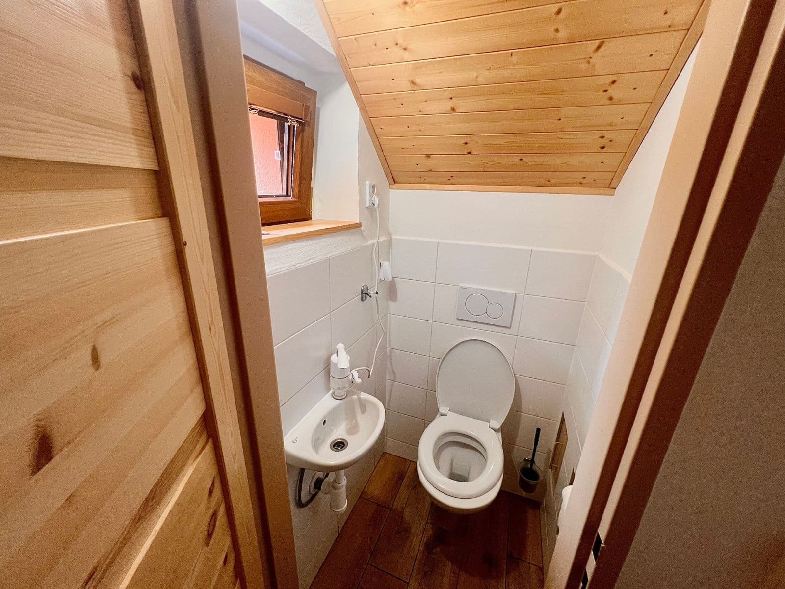 Predaj rekreačného objektu 145 m², pozemok 1.134 m², Hrob, Ústecký kraj Predaj rekreačného objektu 145 m², pozemok 1.134 m², Hrob, Ústecký kraj