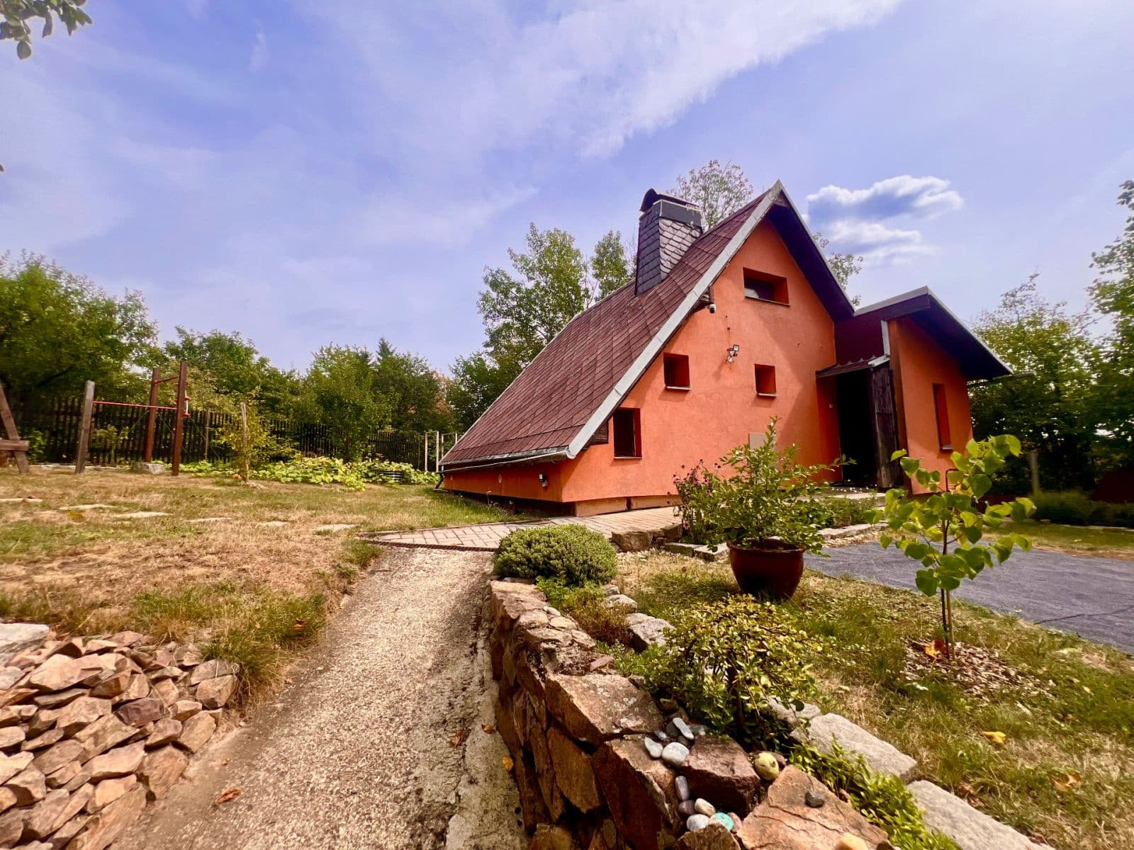 Predaj rekreačného objektu 145 m², pozemok 1.134 m², Hrob, Ústecký kraj Predaj rekreačného objektu 145 m², pozemok 1.134 m², Hrob, Ústecký kraj